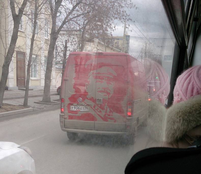 Рисунок сталина из пыли